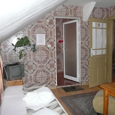 Hotel Shans 2 2*