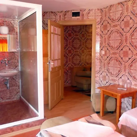 Hotel Shans 2